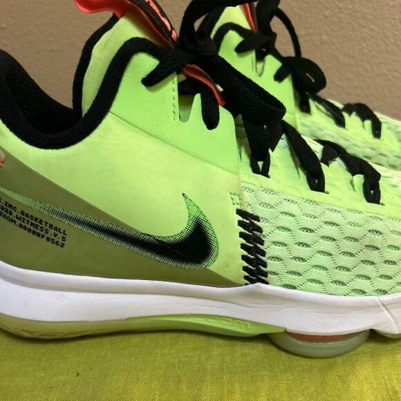 NIKE LEBRON WITNESS 5 \